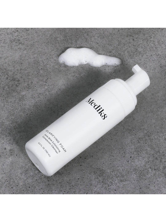 Безолійна пінка з АНА/ВНА для очищення проблемної шкіри Medik8 Clarifying Foam, 150 мл