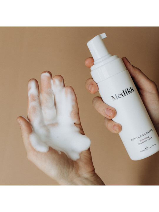 Зволожувальна пінка для вмивання з розмарином Medik8 Gentle Cleanse, 150 мл